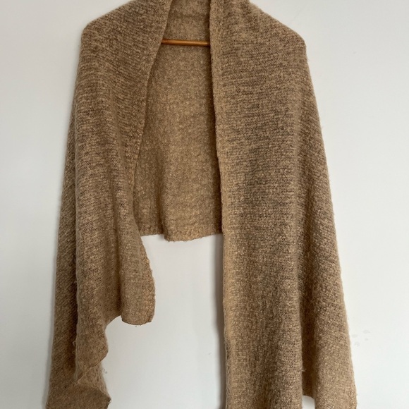 5/20$ Cozy Beige Women's scarf - Picture 2 of 3